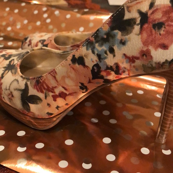Christian Siriano Floral Pumps - Picture 1 of 4